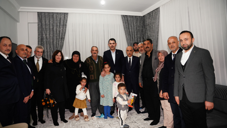 Depremdeki gözyaşları yeni evlerinde mutluluğa dönüştü